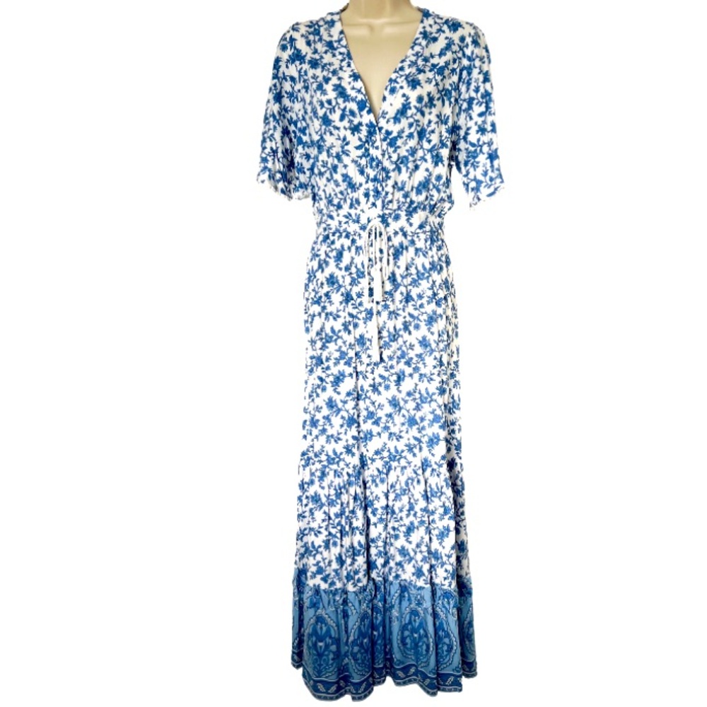 White and Blue Floral Maxi Dress with short sleeves. Size L, US 12/14